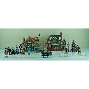 1996 Mervyn’s 21 Piece Set Pub/Boat House/Tea Shop/Bakery Village Square In Box